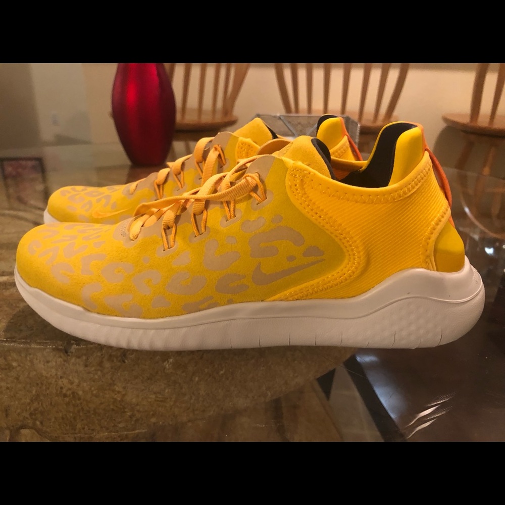 NIKE FREE [Never worn]